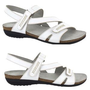🆕White comfy sandals by Easy Street.